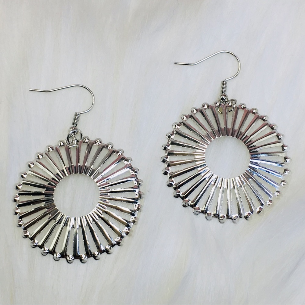 Silver hoop dangle earrings star wheel - Picture 6 of 6